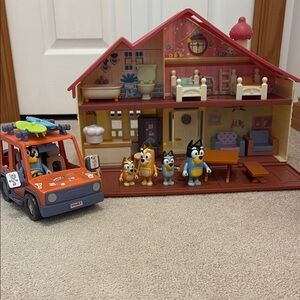 Bluey Family Home Playset with Vehicle